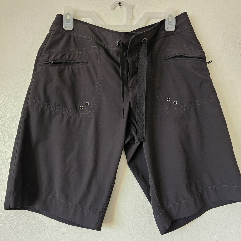 ATHLETA Kick It Cargo Bermuda Shorts Women's Size 10 Black